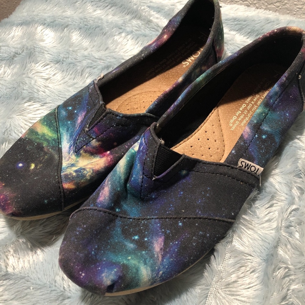 Galaxy Print Toms Women’s Size 7